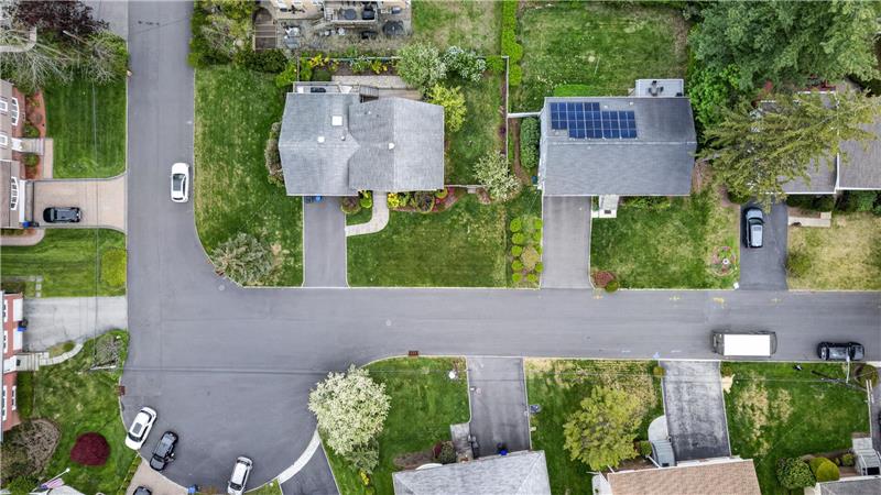 Ideally located near town and parkways on two quiet cul-de-sacs with a beautiful front yard 2- car garage driveway