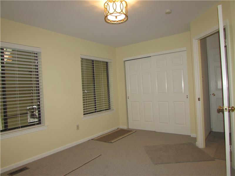 Bedroom FOR RENT at Landmark in Malvern