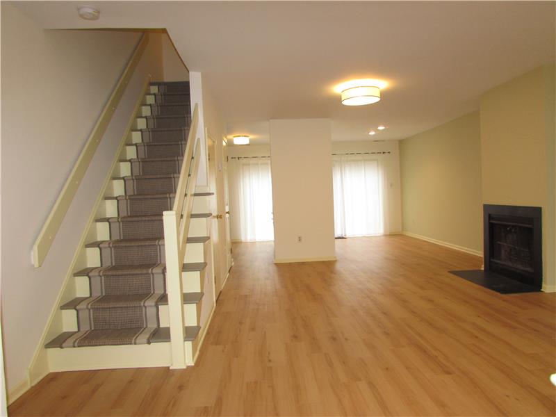 Entry FOR RENT at Landmark in Malvern