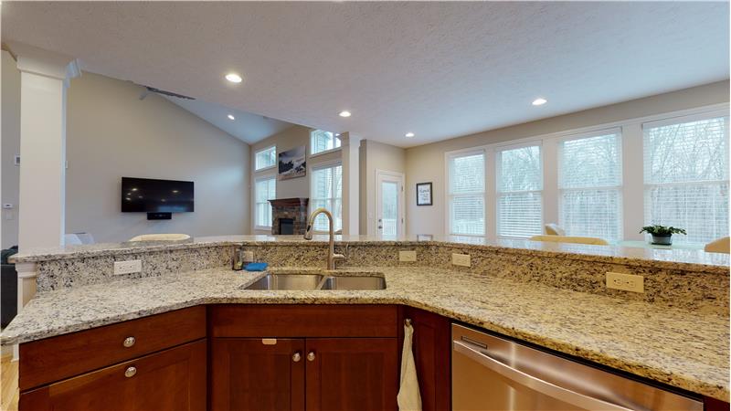 Beautiful kitchen w/granit tops and SS appliances