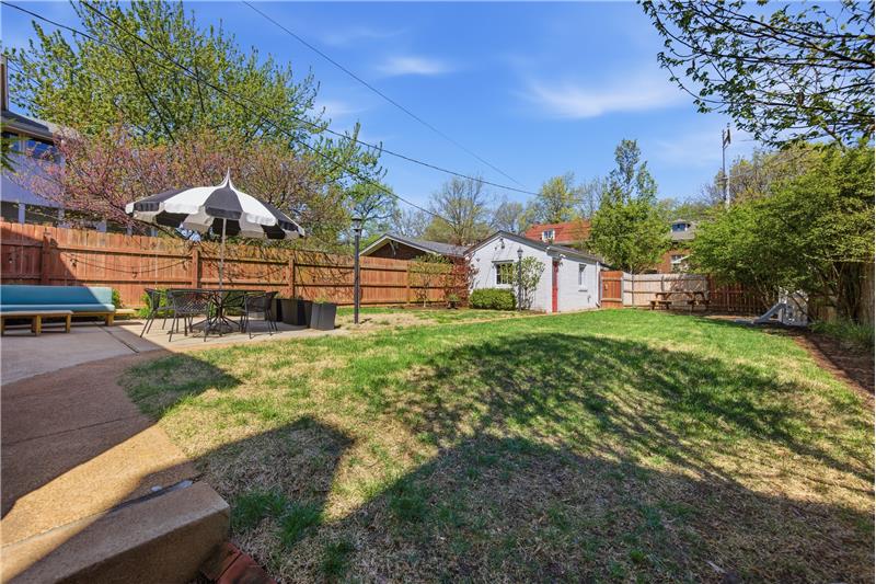 Fabulous fenced back yard!