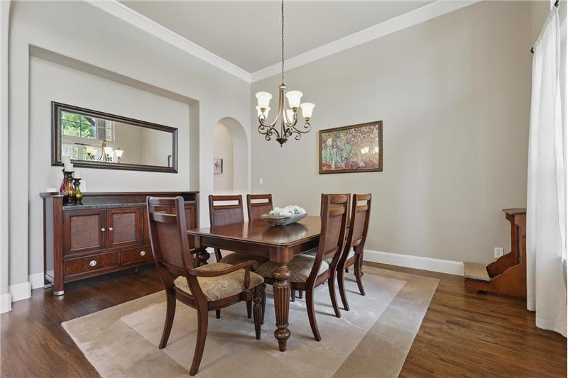 Huge dining room ready for family game night!