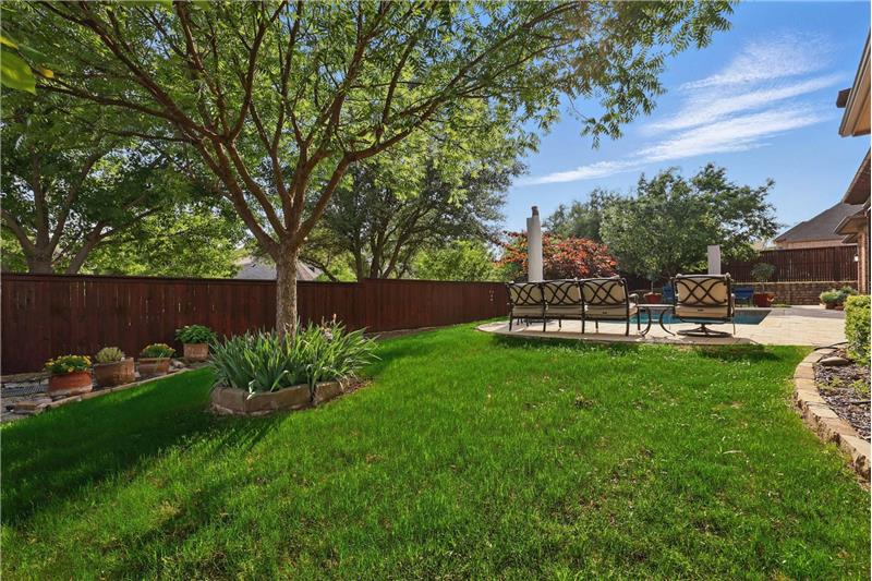 Plenty of grass for pets or kids