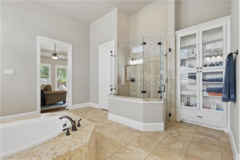 Well designed primary en suite bathroom