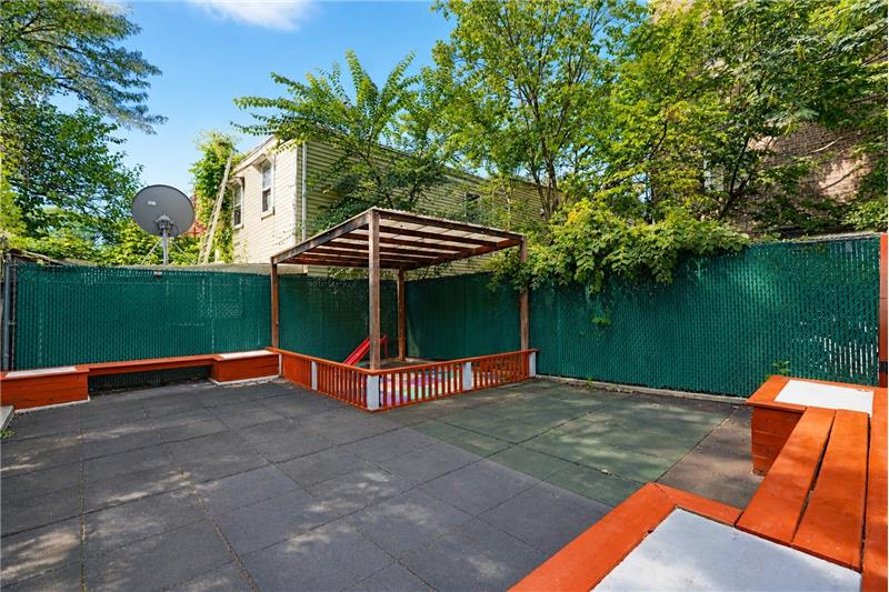 
                            Property Image 10