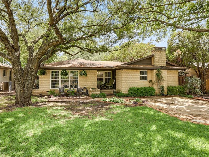 Classic Richardson Heights beauty!