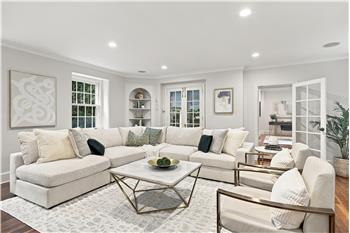 734 Braeburn Lane Living room