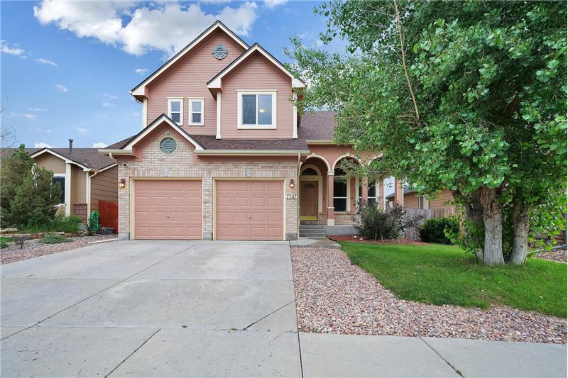 Spacious 4-bedroom, 4 bath home with fabulous Front Range views