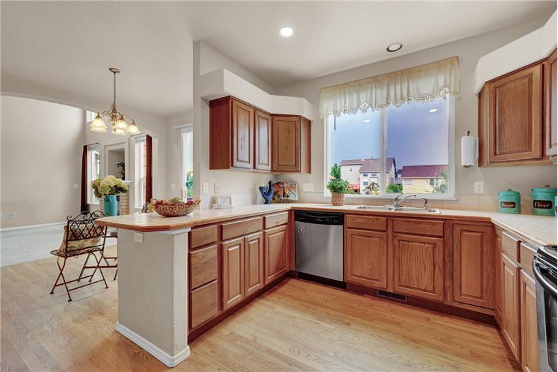 Open floor plan making it easy to entertain