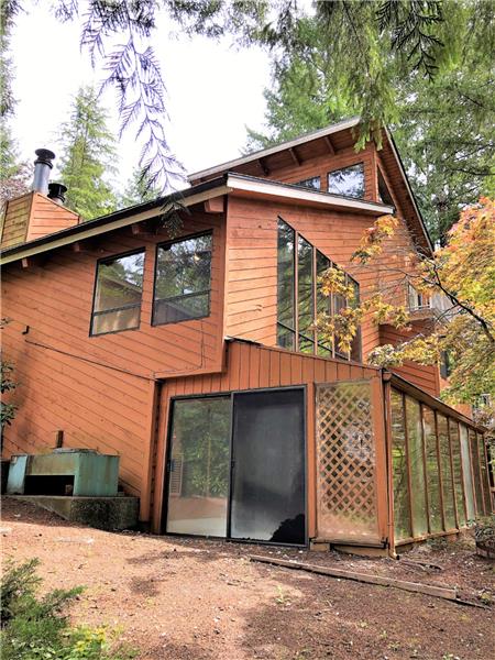 First time on the market since this home was built in 1981. This custom built home features over 2800 square ft !