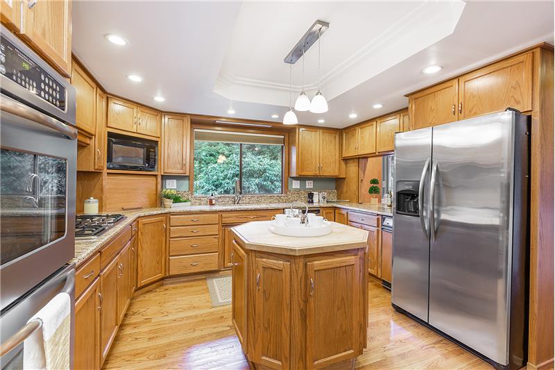 Chef's Kitchen with Stainless Steel Appliances, Dual Ovens, Gas Stove, Granite Countertops, Oak Cabinets and Hardwood Floors. 