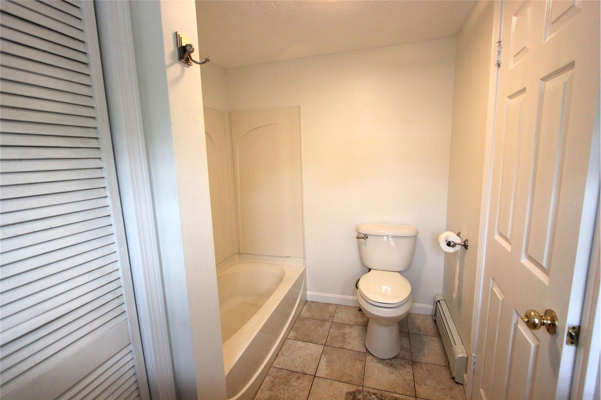 https://realbird.blob.core.windows.net/rb-photos/75-wachusett-st-franklin-ma-02038_H4E2S6K3_640978_638835572994390046_80x60.jpg