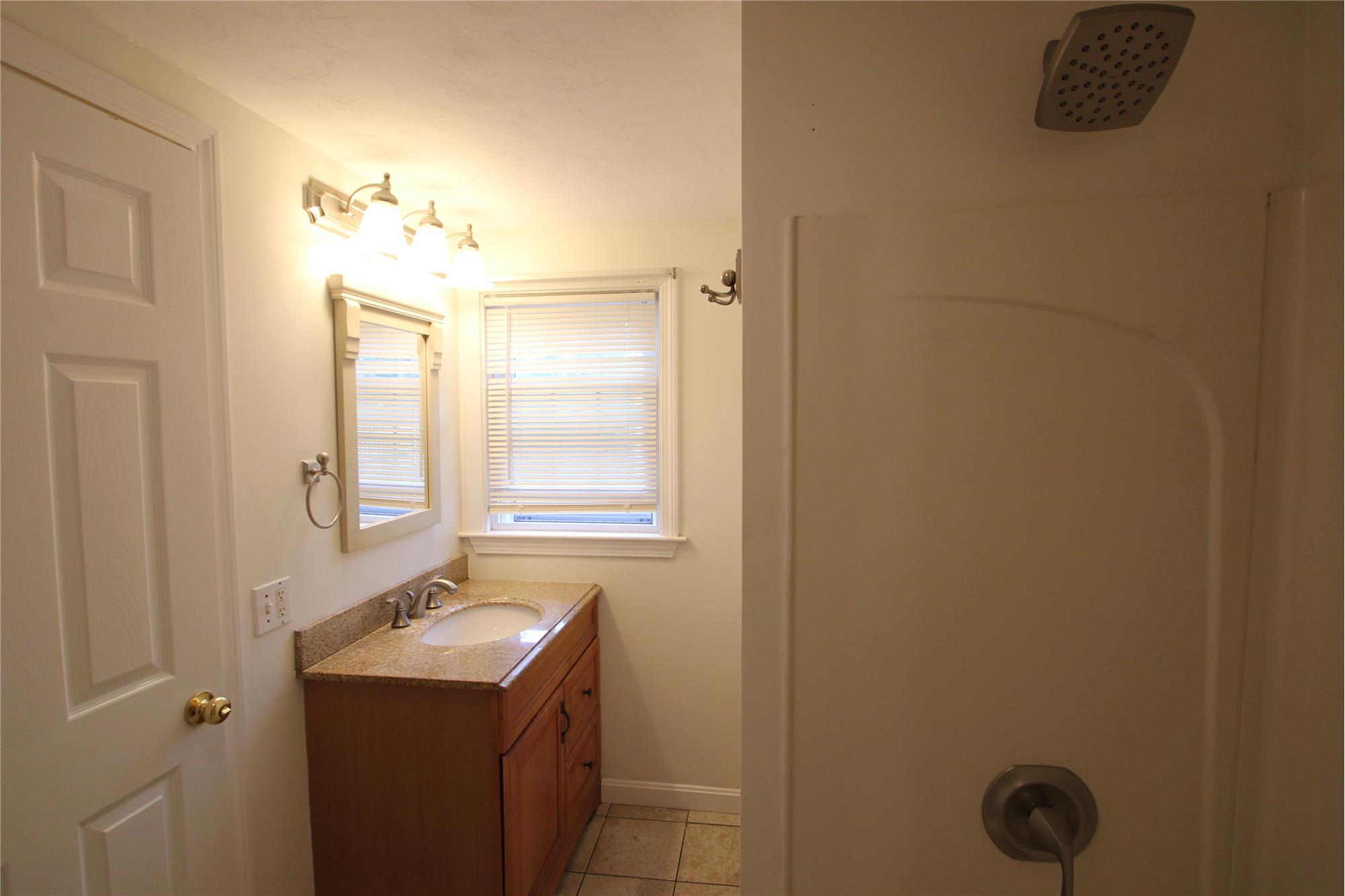 https://realbird.blob.core.windows.net/rb-photos/75-wachusett-st-franklin-ma-02038_H4E2S6K3_640978_638835573014022326_80x60.jpg