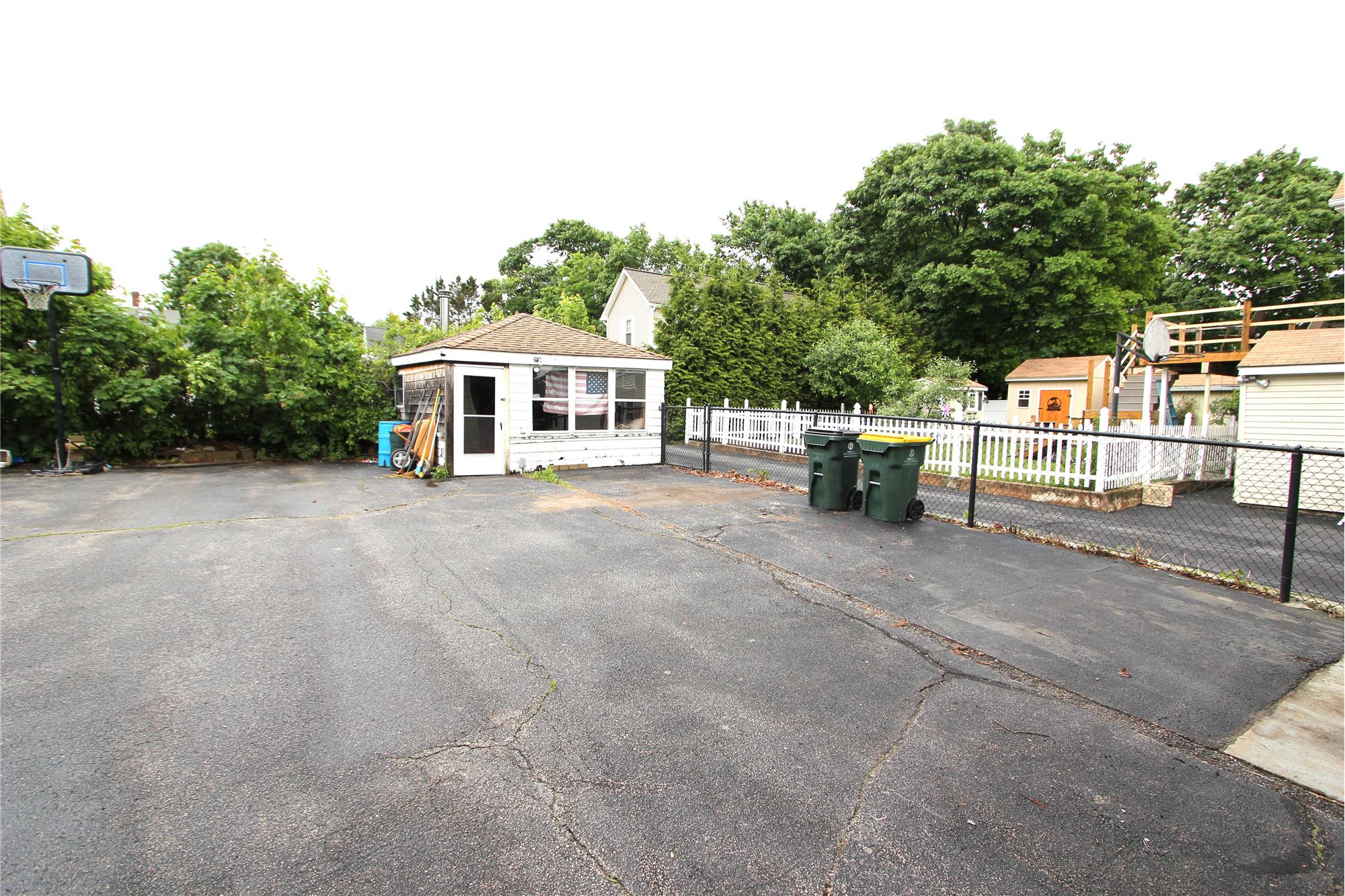 https://realbird.blob.core.windows.net/rb-photos/75-wachusett-st-franklin-ma-02038_H4E2S6K3_640978_638836076999513981_80x60.jpg
