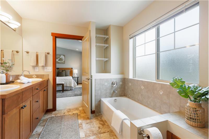 Relax in the 5-0Piece bath with soaking tub.