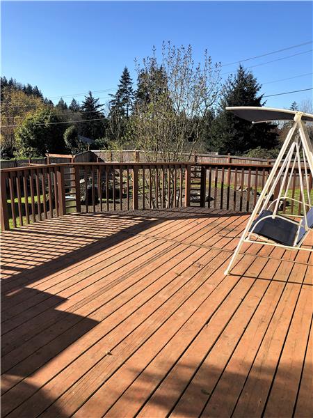 This big deck is perfect for BBQing with friends, but there is more...