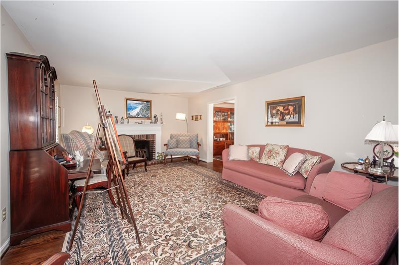 767 Gulph Rd  - Living room