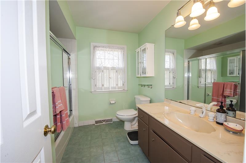 767 Gulph Rd - Bathroom 2