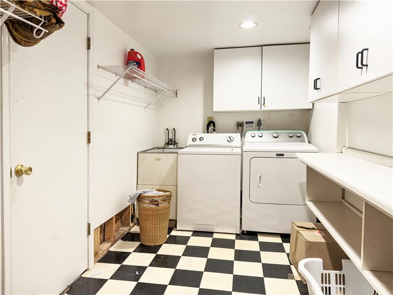 767 Gulph Rd - Laundry