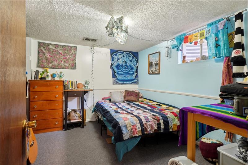 4th bedroom (in basement - non-egress window well)