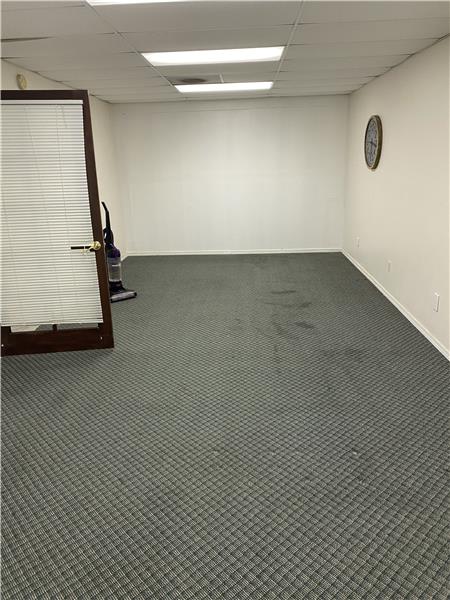 Large Offices Downstairs in 805 $1500