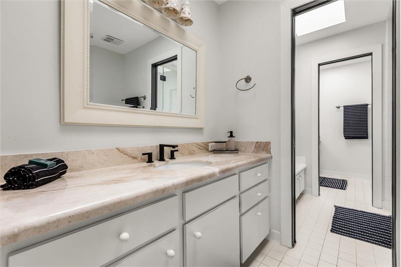 Jack and Jill bath between bedrooms 3 & 4