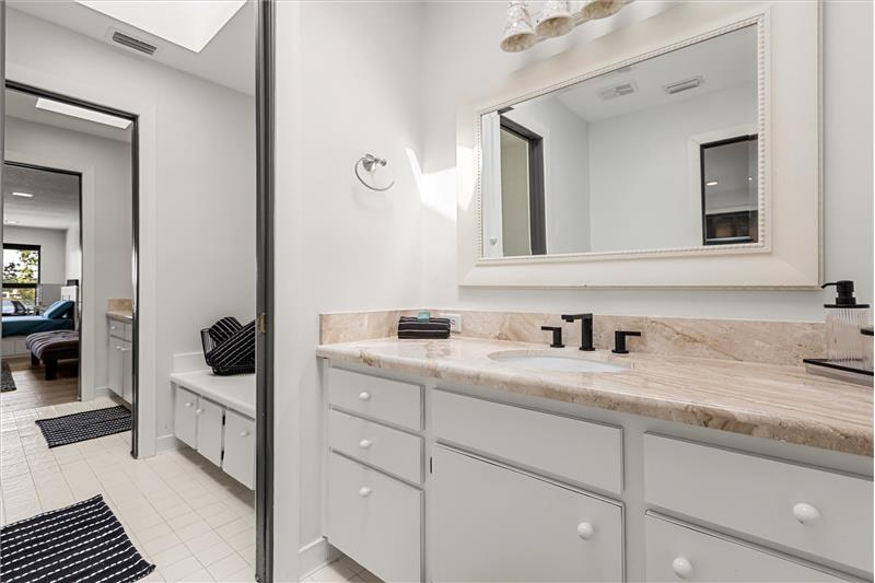 Jack and Jill bath between bedrooms 3 & 4