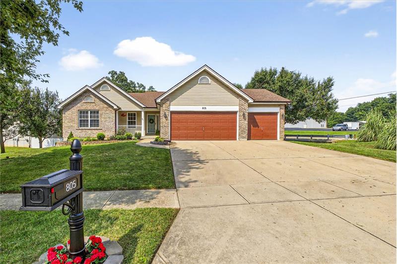 Front of 805 Silver Lake View Dr