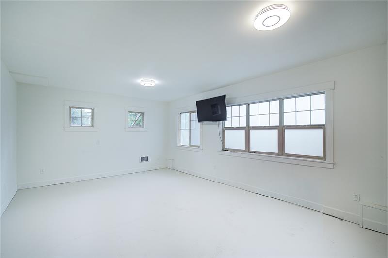 Large area, can be 5th bedroom, flex room, home office, or more