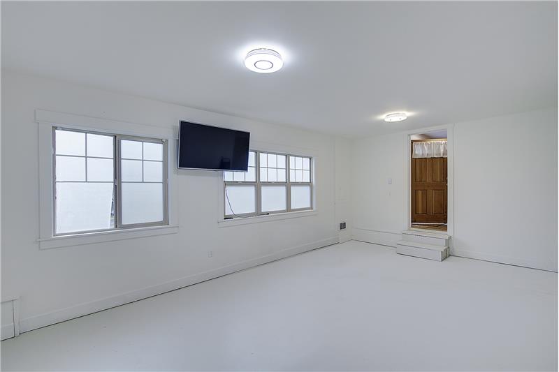 Large 5th bedroom, or create your own space, with soft walls