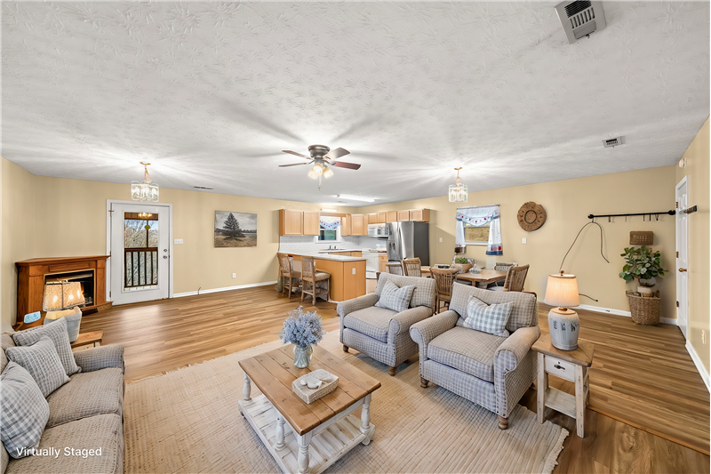 This photo has been virtually staged.