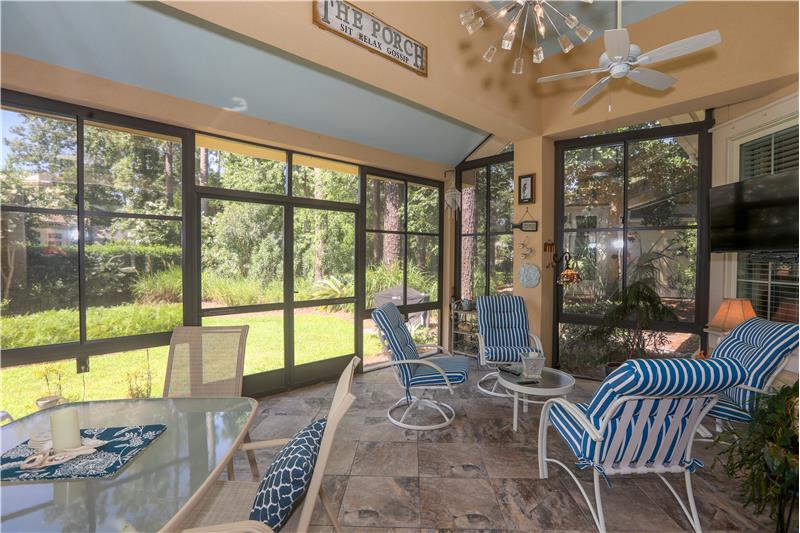 Sunroom Enclosed Porch w/Sliders to LR