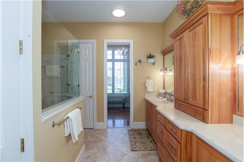 Ensuite Primary Bathroom