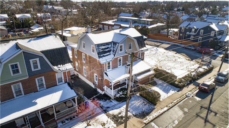 827 Aubrey Ave Aerial View Front