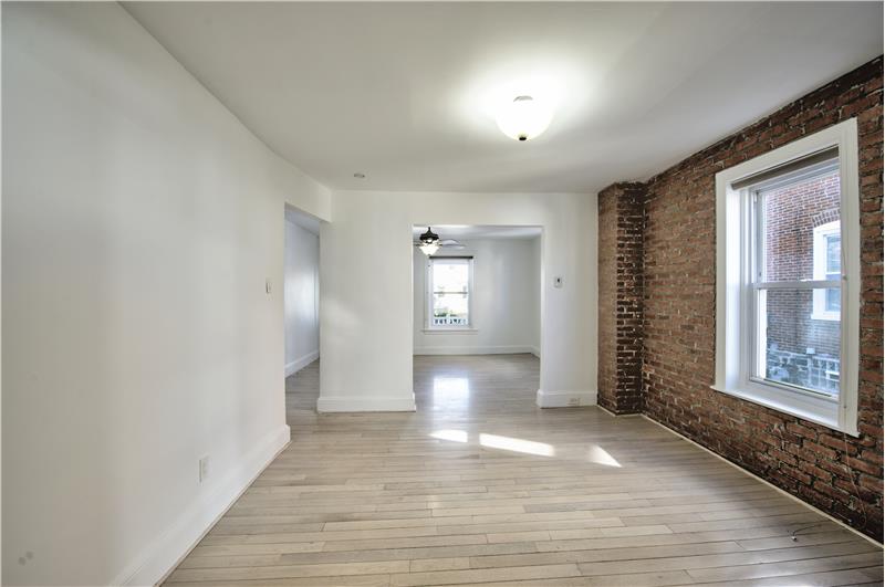 827 Aubrey Ave - Dining room