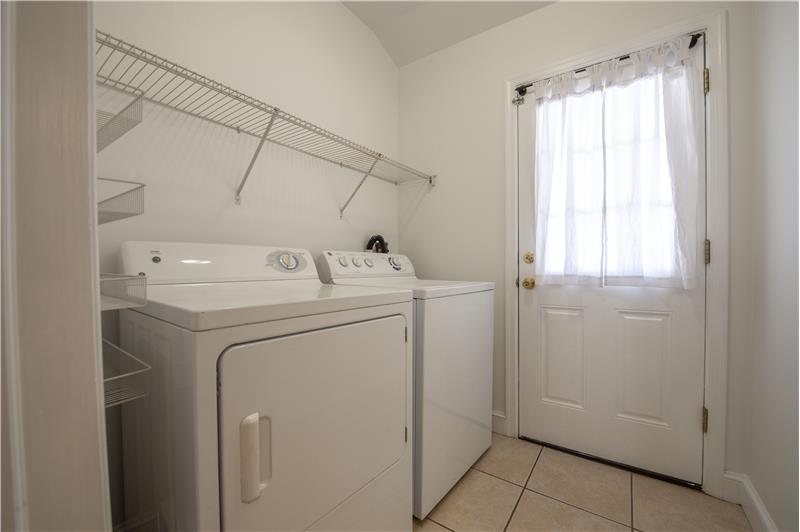 827 Aubrey Ave - Laundry