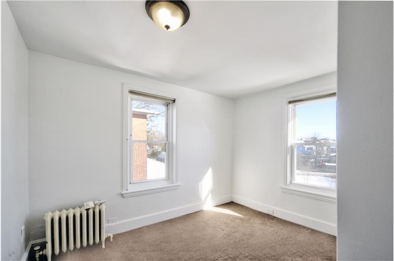 827 Aubrey Ave - Bedroom