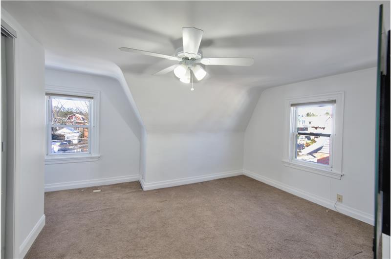 827 Aubrey Ave - Bedroom