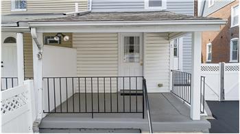 827 Aubrey Ave - Back porch