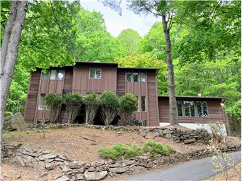 Primary listing photos for listing ID 647343