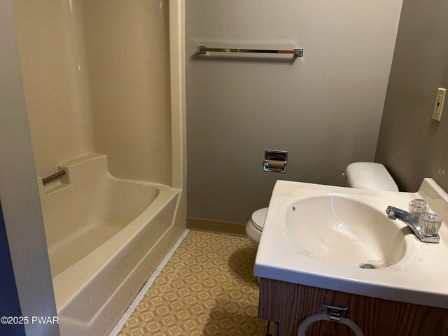 Unit 2 Full Bathroom