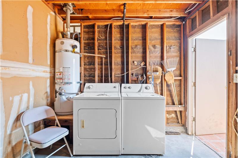 Garage With Washer Dryer