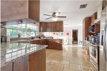 Primary listing photos for listing ID 643699