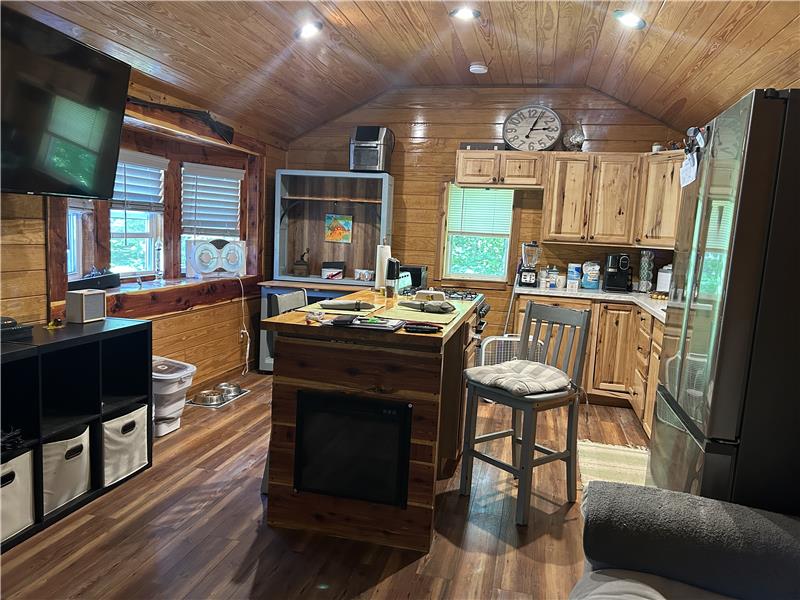 
                                Property Image 9