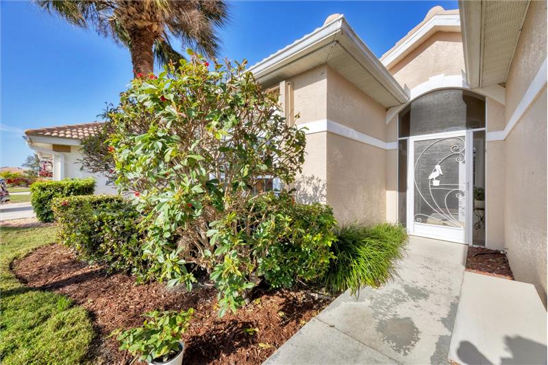 Enter to the screened front door