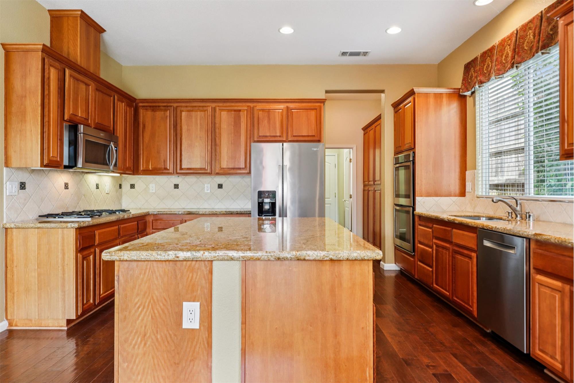 https://realbird.blob.core.windows.net/rb-photos/8514-wyndrush-way-el-dorado-hills-ca-95762_I9R3U4V7_641690_638877109494602226_80x60.jpg