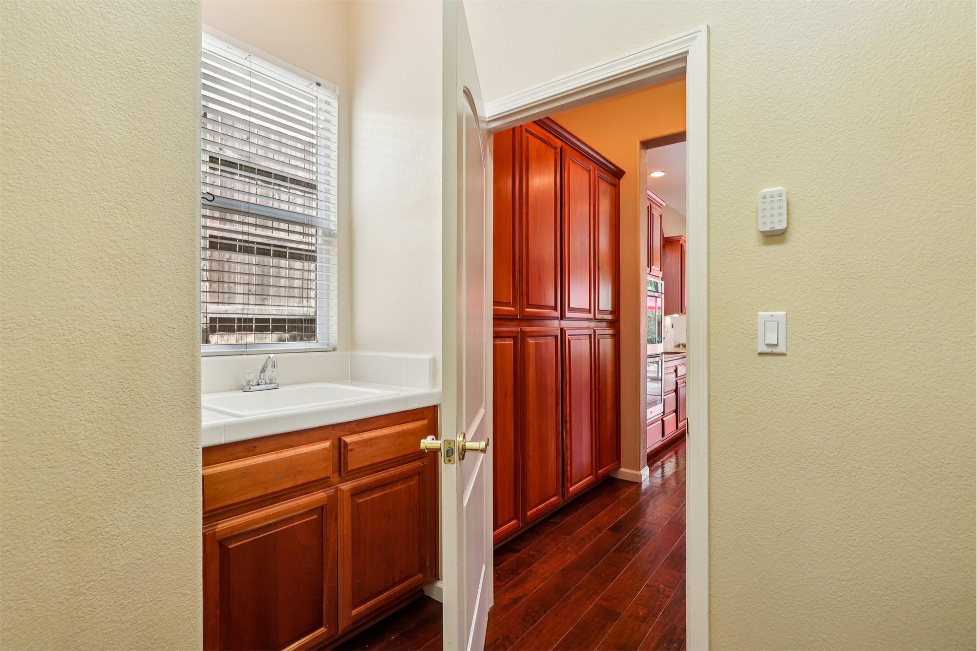 https://realbird.blob.core.windows.net/rb-photos/8514-wyndrush-way-el-dorado-hills-ca-95762_I9R3U4V7_641690_638877109686217986_80x60.jpg