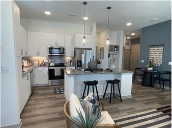 Primary listing photos for listing ID 640880