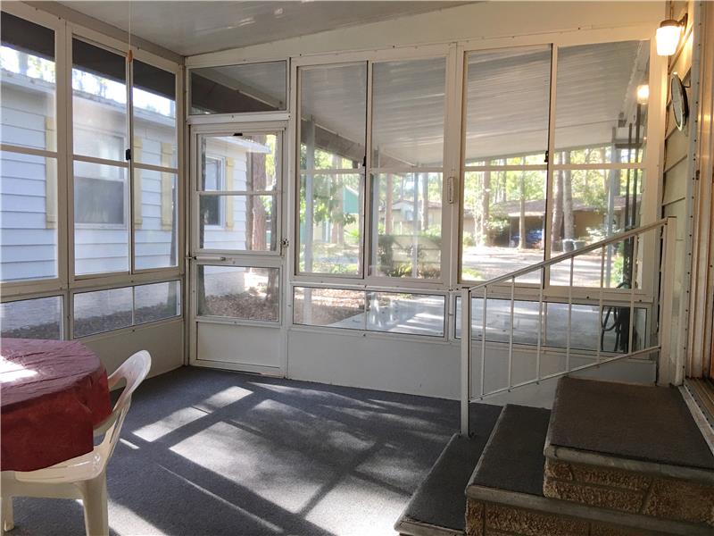 SunRoom Vinyl and Screen Windows