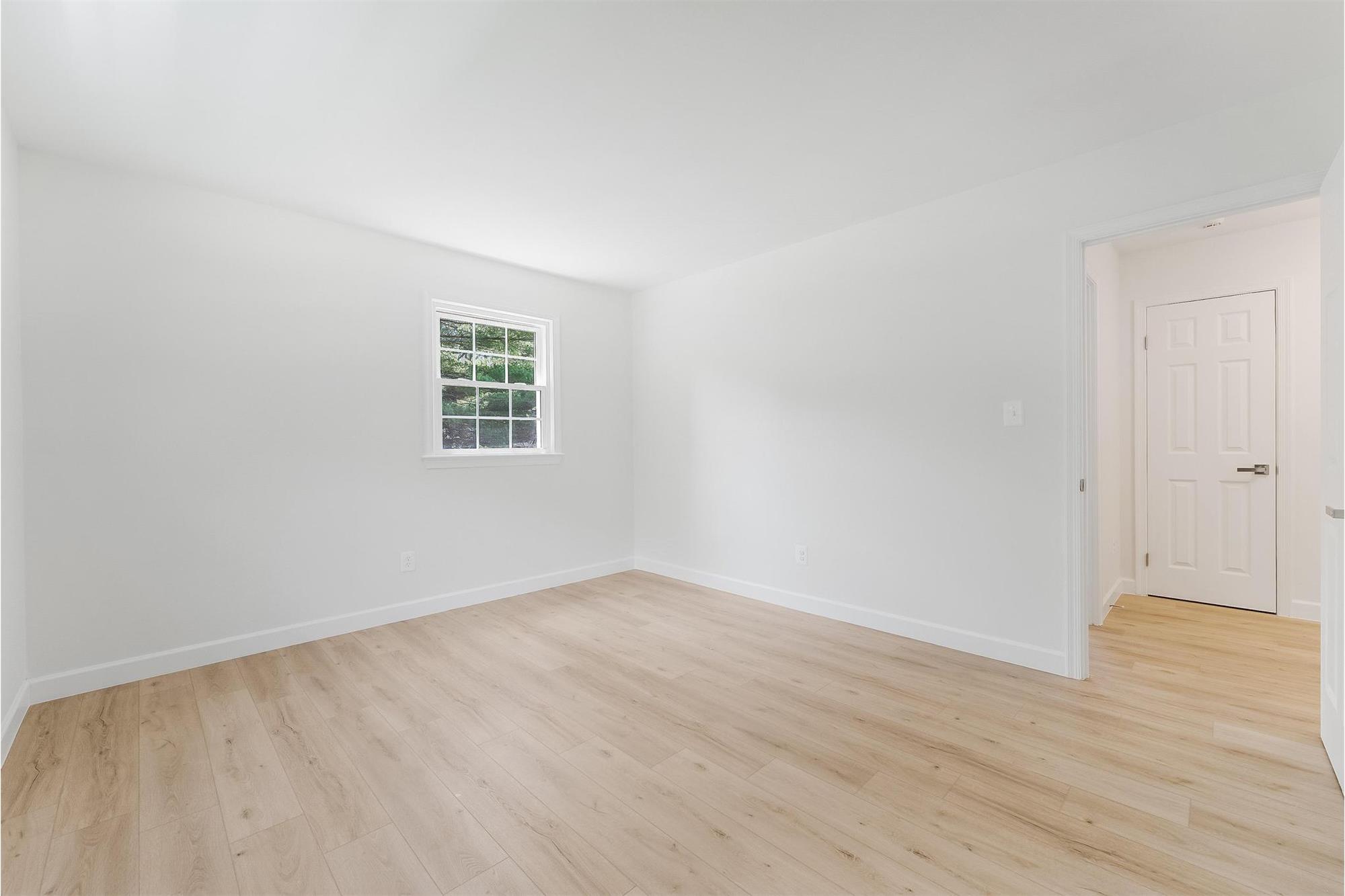 https://realbird.blob.core.windows.net/rb-photos/8817-bridle-wood-drive-springfield-va-22152_H5M3A9R2_641535_638866239732634701_80x60.jpg